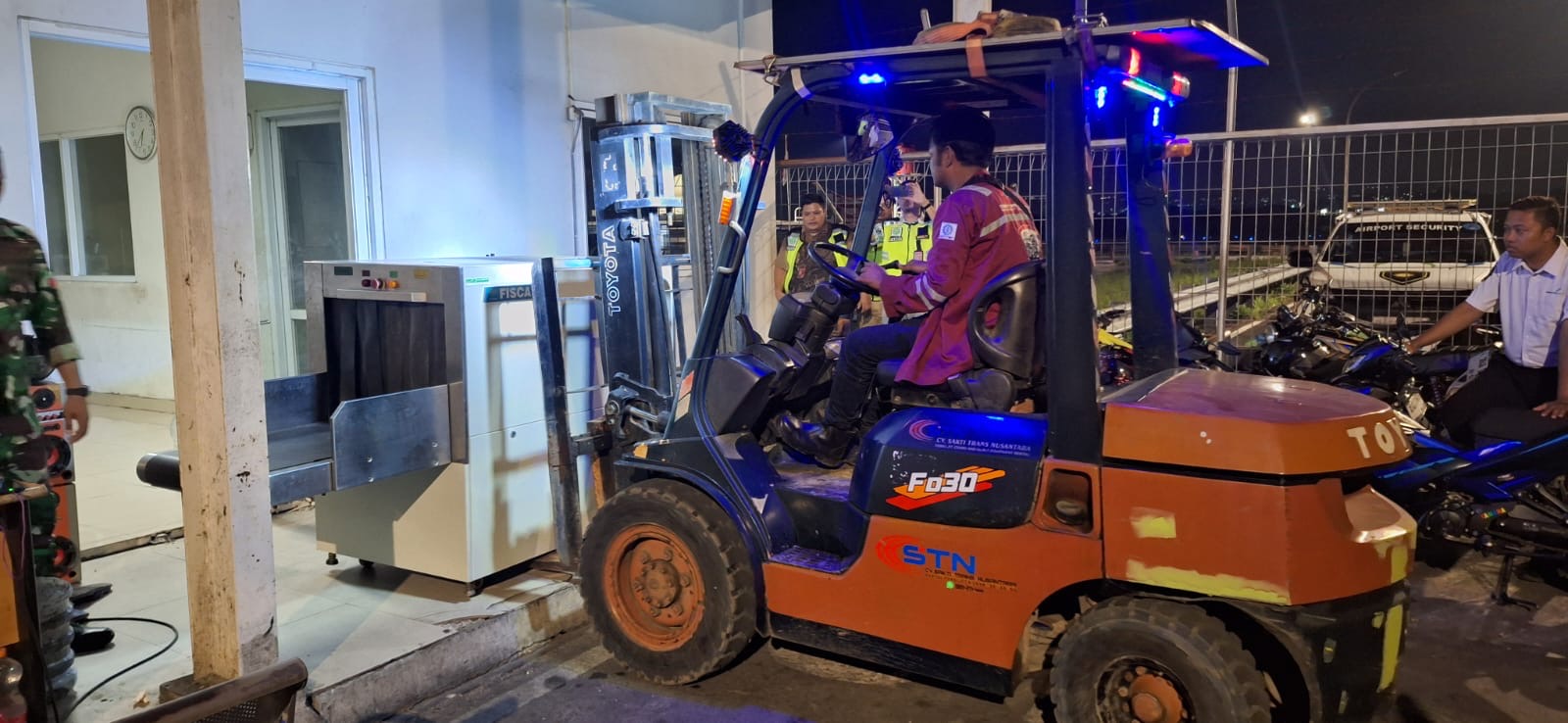 Forklift 3 ton kerja bandara ahmad yani semarang - CV. Sakti Trans Nusantara