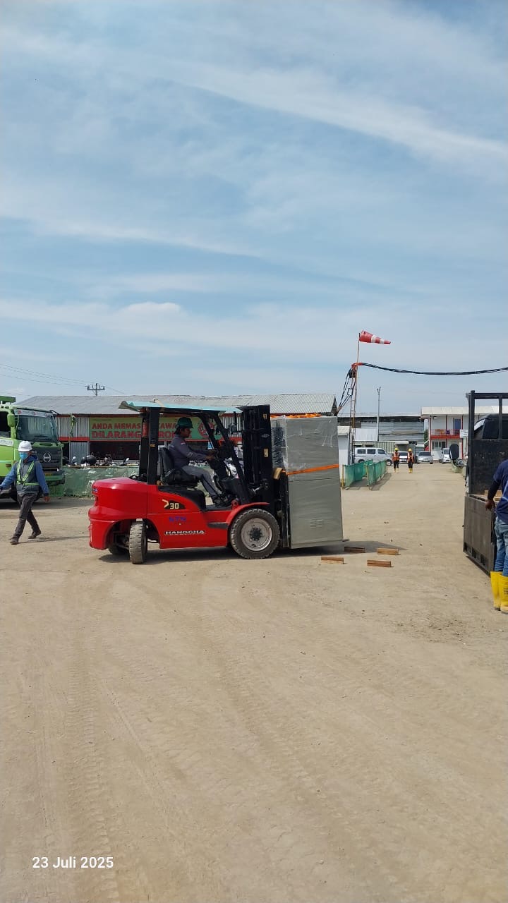 Forklift 3 ton kerja proyek