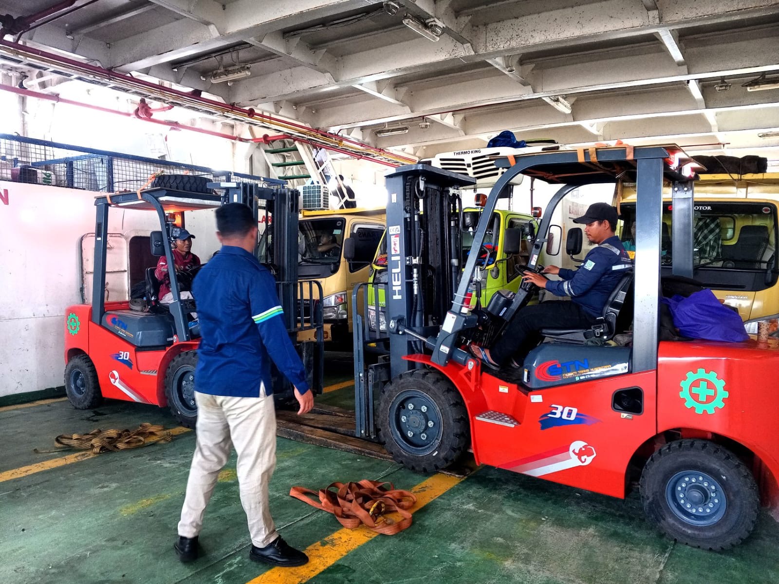 Forklift 3 ton penyebrangan luar pulau karimunjawa jepara - CV. Sakti Trans Nusantara