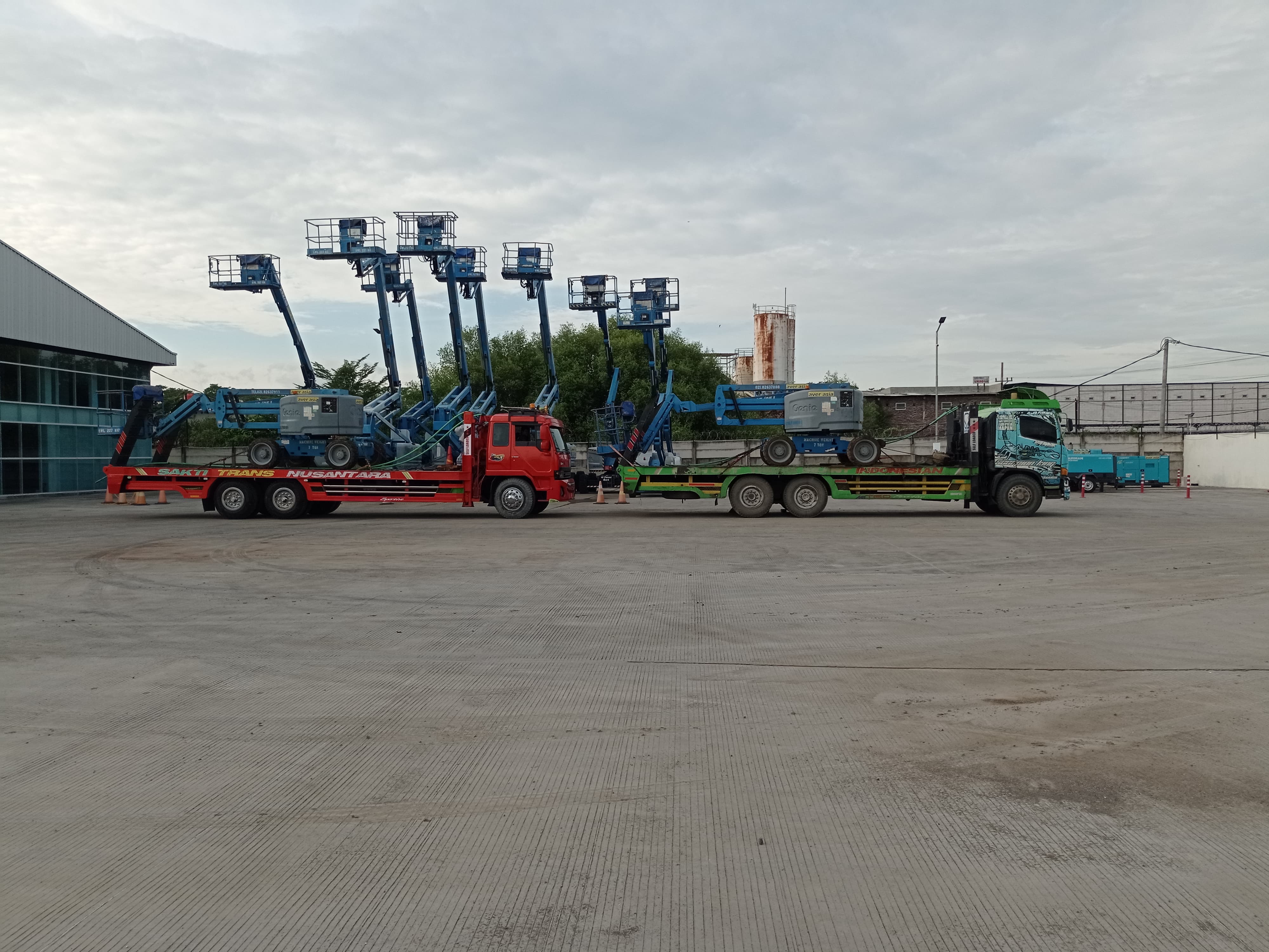 Logistik 2 unit muat bomlift  - CV. Sakti Trans Nusantara