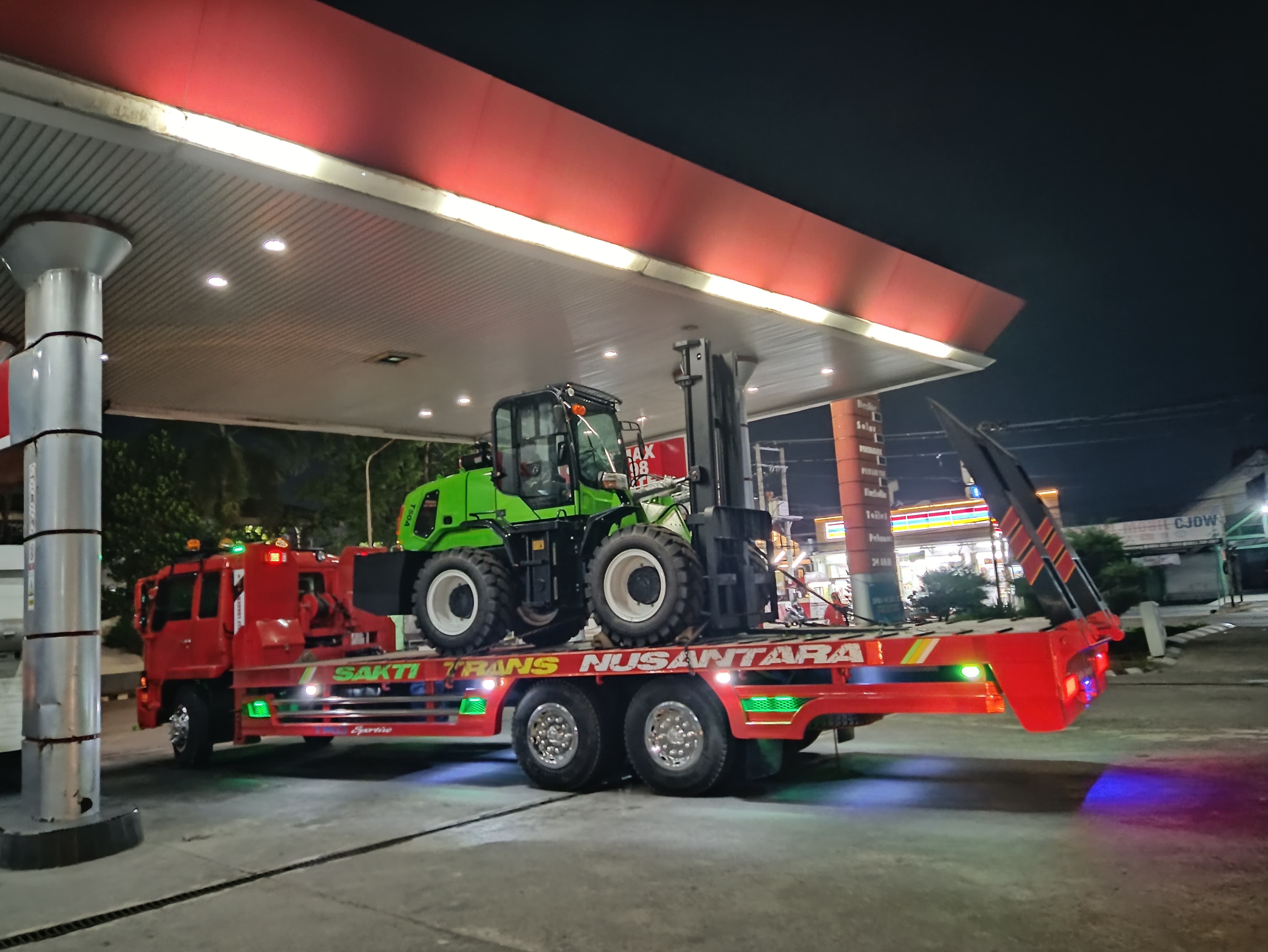 Mobilisasi loader forklift - CV. Sakti Trans Nusantara