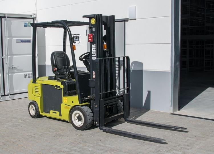 Rental Forklift Semarang Paling Bisa Diandalkan, Cek Disini! - CV. Sakti Trans Nusantara