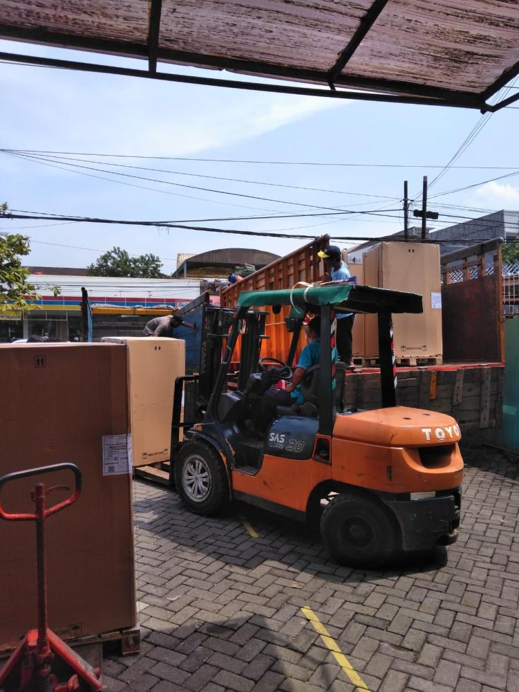 Rental Forklift Semarang, Solusi Angkut Barang di Area Jawa Tengah - CV. Sakti Trans Nusantara