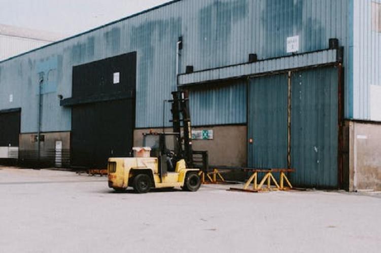Rental Forklift Semarang Tawarkan Ukuran 3 Ton Sampai 15 Ton - CV. Sakti Trans Nusantara