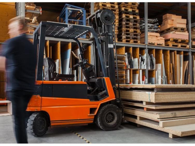 Rental Forklift Semarang Terpercaya, Sewakan Alat Berkualitas dengan Harga Terjangkau - CV. Sakti Trans Nusantara