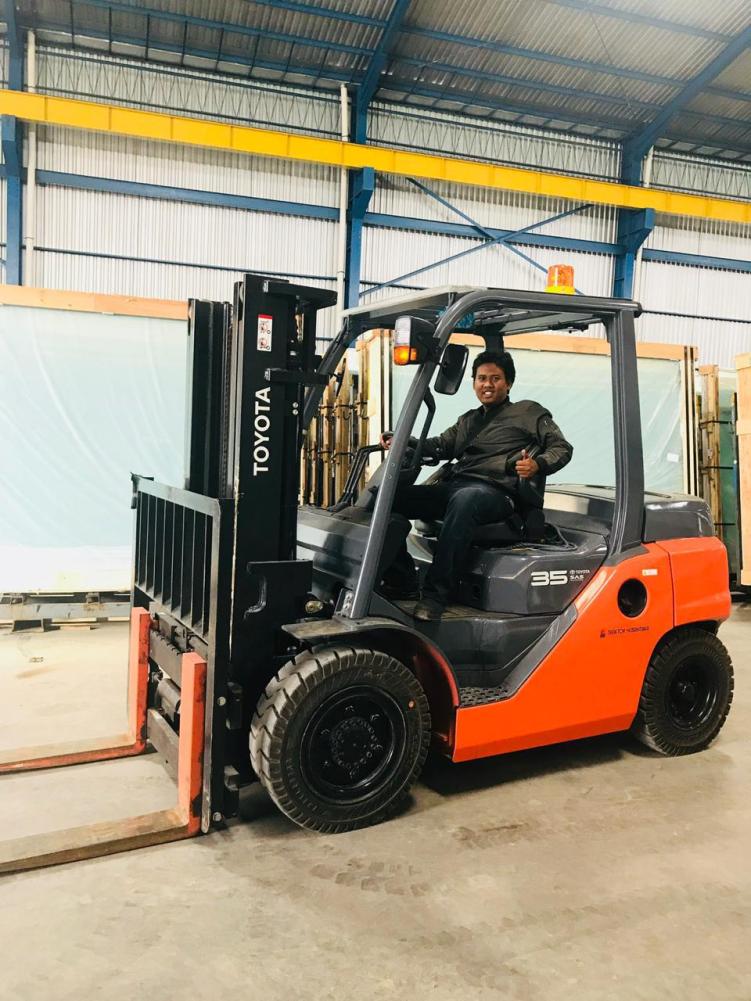 Rental Forklift Semarang untuk Pindahan Rumah atau Kantor, Praktis dan Efisien - CV. Sakti Trans Nusantara