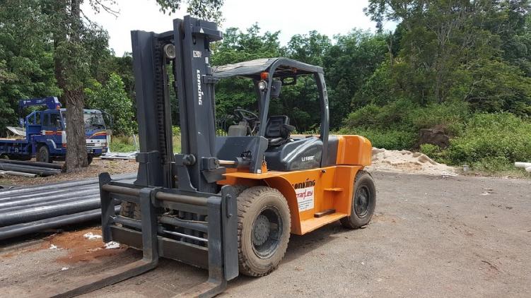 Sedang Mencari Sewa Forklift Semarang Berpengalaman? Cek Disini - CV. Sakti Trans Nusantara