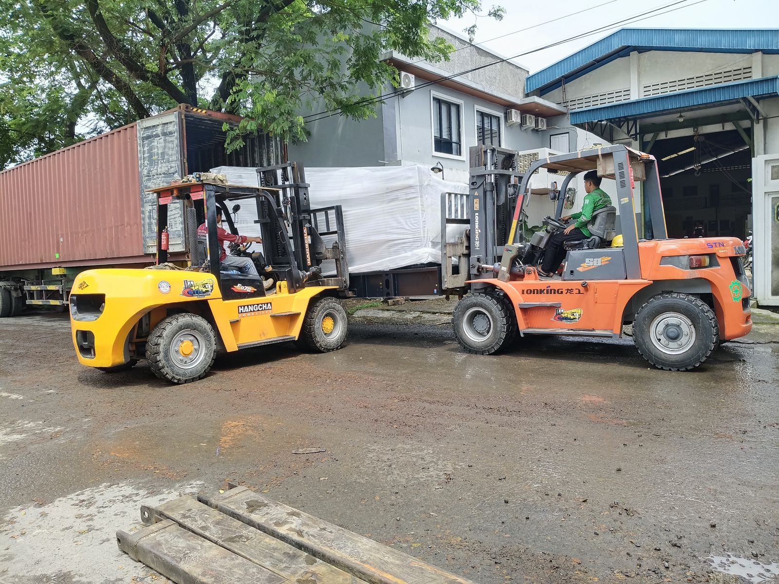 Rental Forklift Semarang untuk Industri Manufaktur - CV. Sakti Trans Nusantara