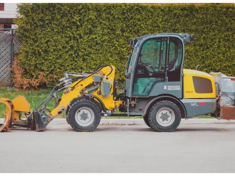 Sewa Forklift Semarang Berpengalaman, Sewakan Alat Terbaik dan Terjamin - CV. Sakti Trans Nusantara