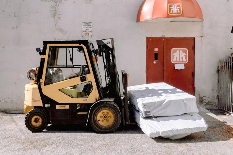 Sewa Forklift Semarang dengan Kualitas Pelayanan Profesional - CV. Sakti Trans Nusantara