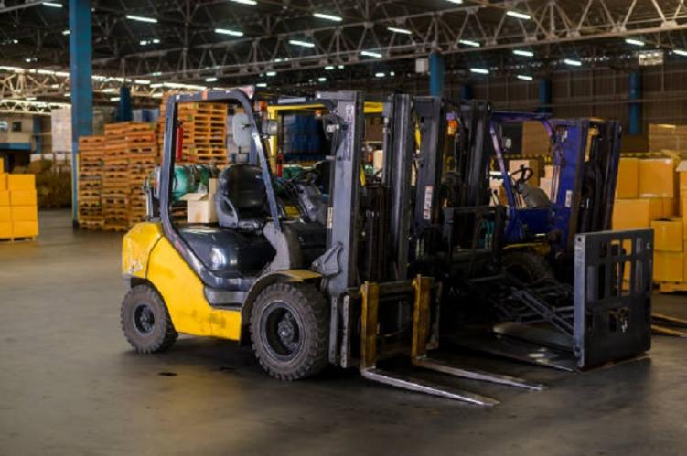 Sewa Forklift Semarang Memberikan Peralatan yang Sudah SNI - CV. Sakti Trans Nusantara