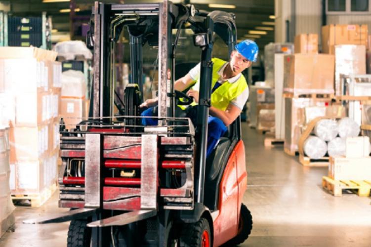 Sewa Forklift Semarang Operator Sendiri, Berikut Hal yang Perlu Diketahui - CV. Sakti Trans Nusantara