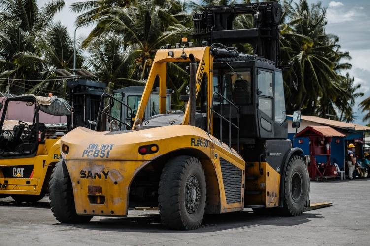 Tips Sewa Forklift Semarang untuk Harga Terjangkau, Ikuti Salah Satunya! - CV. Sakti Trans Nusantara