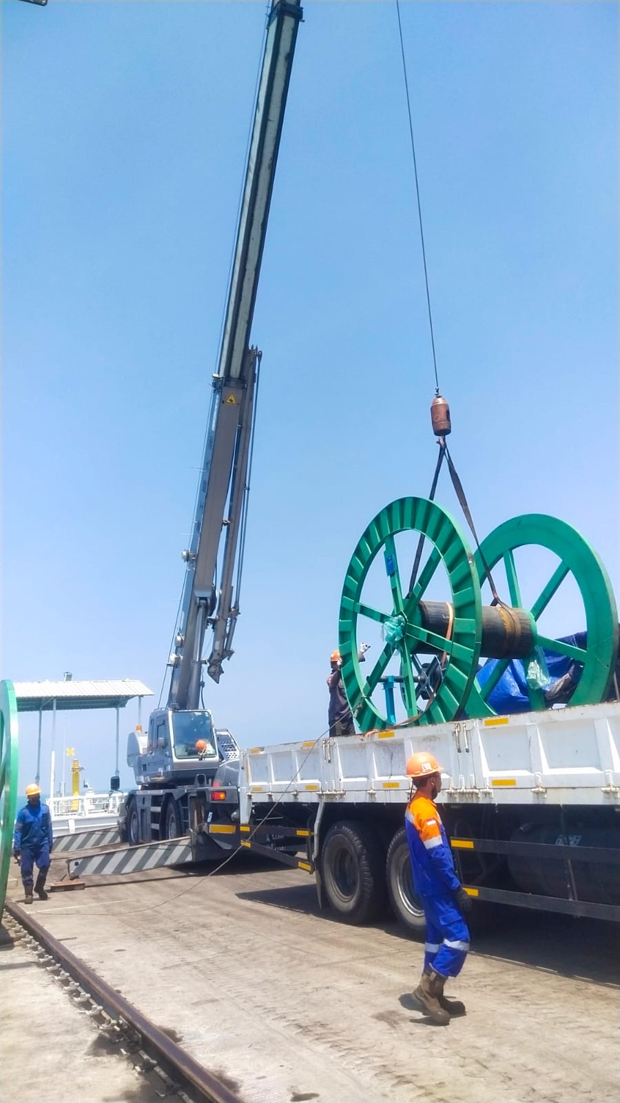 Roughter 25 ton bongkar kabel PLTU Jepara - CV. Sakti Trans Nusantara
