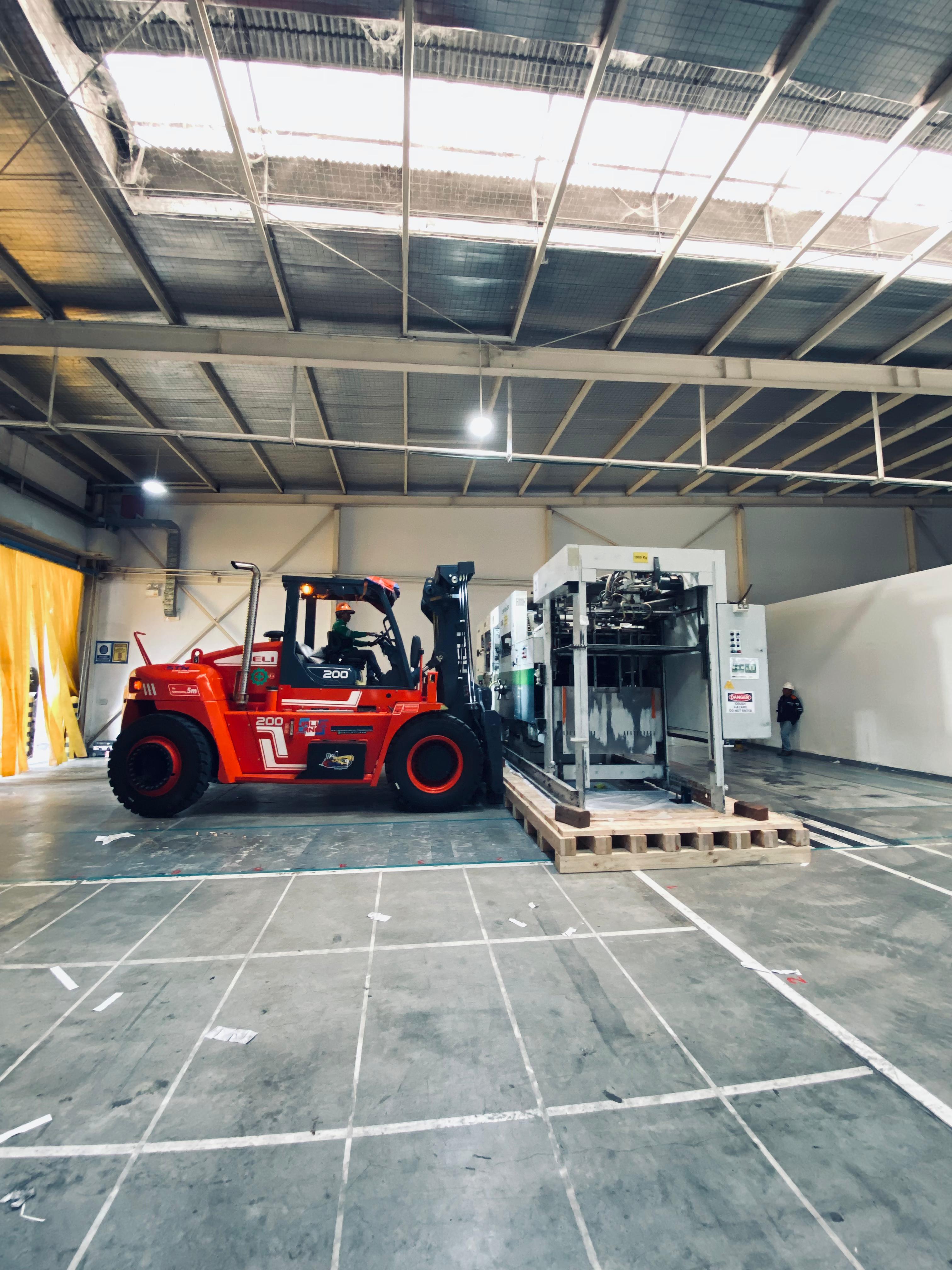 Sewa Forklift Semarang dengan Operator Bersertifikat - CV. Sakti Trans Nusantara