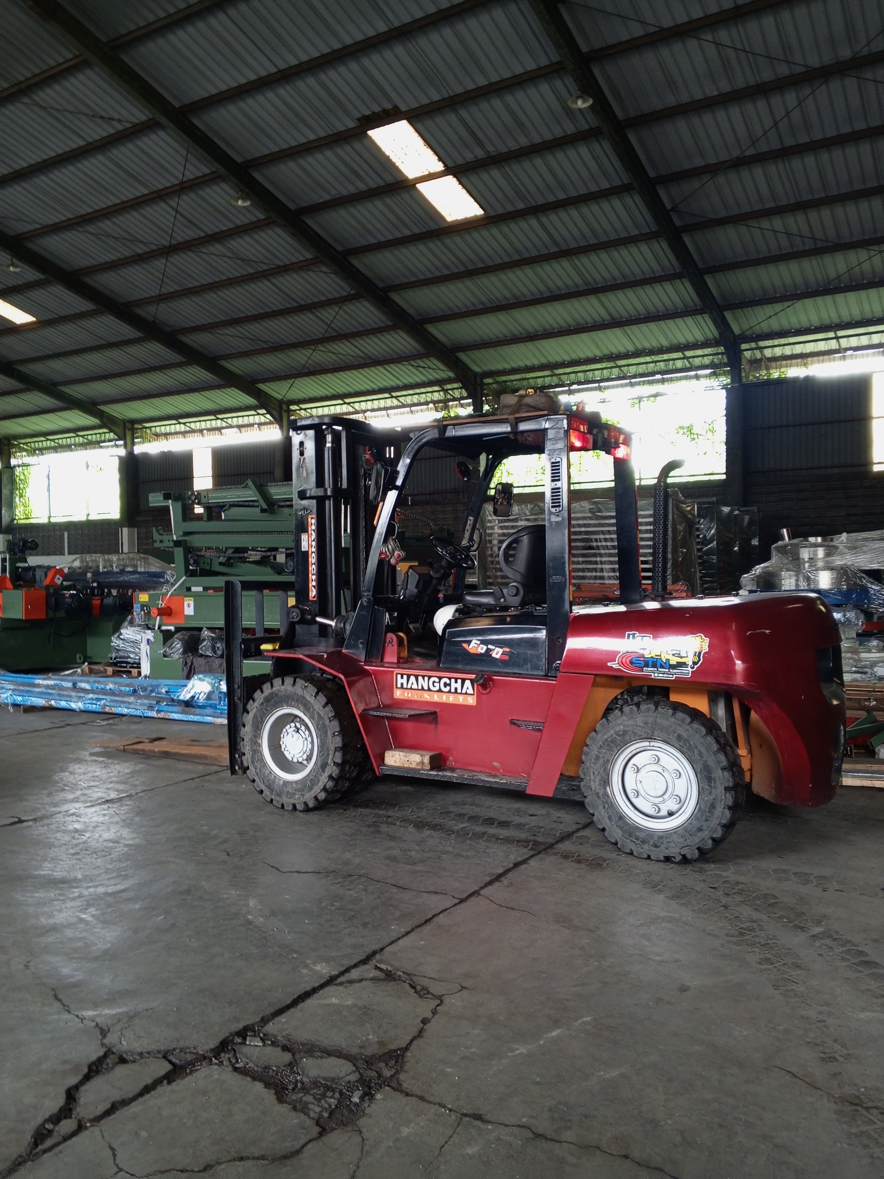 Sewa Forklift Semarang untuk Kebutuhan Event dan Pameran - CV. Sakti Trans Nusantara